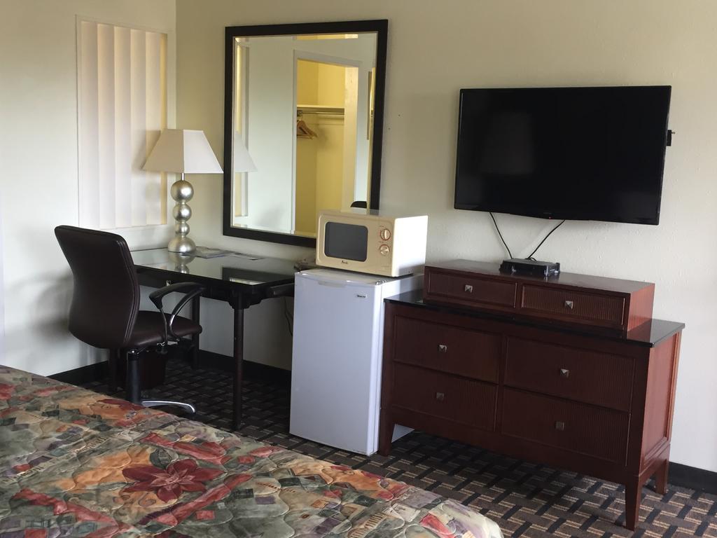 King Room - Non-Smoking